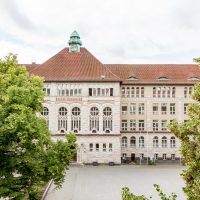 Schulhaus 2017 (nach der Fassadenreinigung)