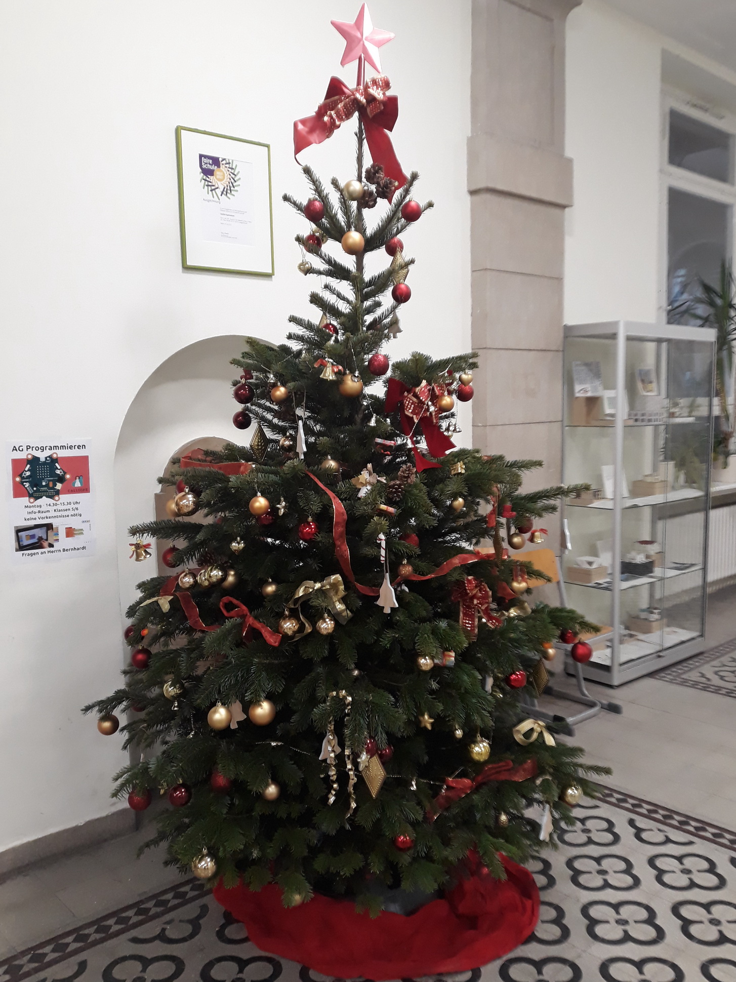 Weihnachtsbaum im Foyer